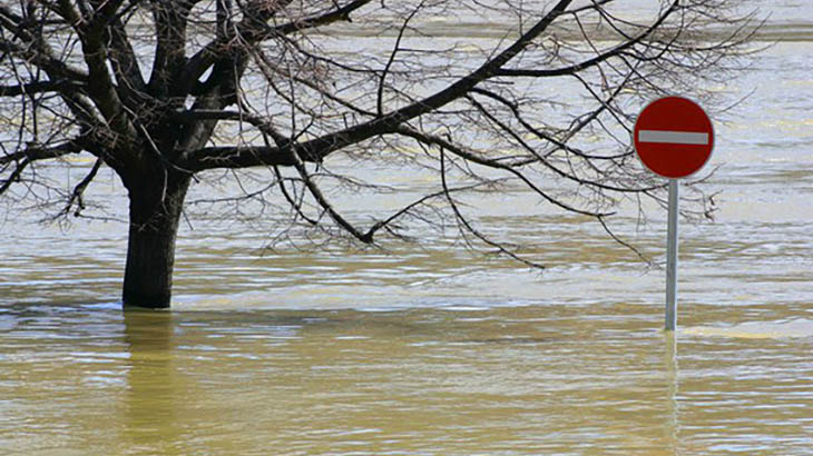 Un modelo de control para mitigar las consecuencias de las inundaciones