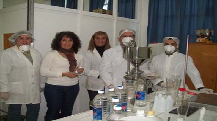 Gripe A: la Universidad produce alcohol en gel